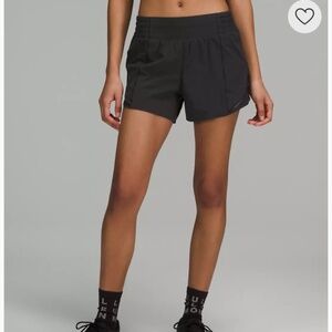 LuluLemon Hotty Hot Short 4" (New)
